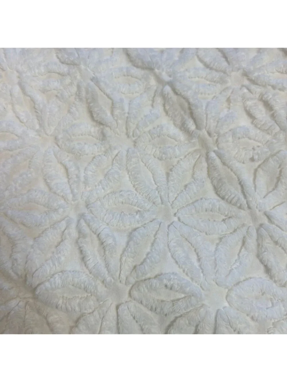 Hoffman White Chenille Daisy Floral Bedspread with Fringe Full or Queen